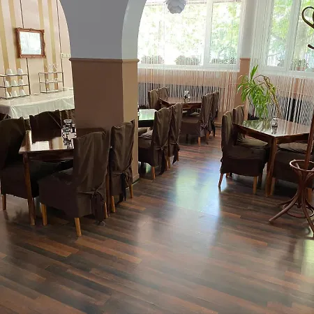 Bed & Breakfast Belvarosi Panzio