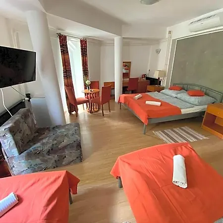 Belvarosi Panzio Bed & Breakfast
