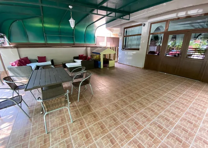 Belvárosi Panzió Bed and breakfast